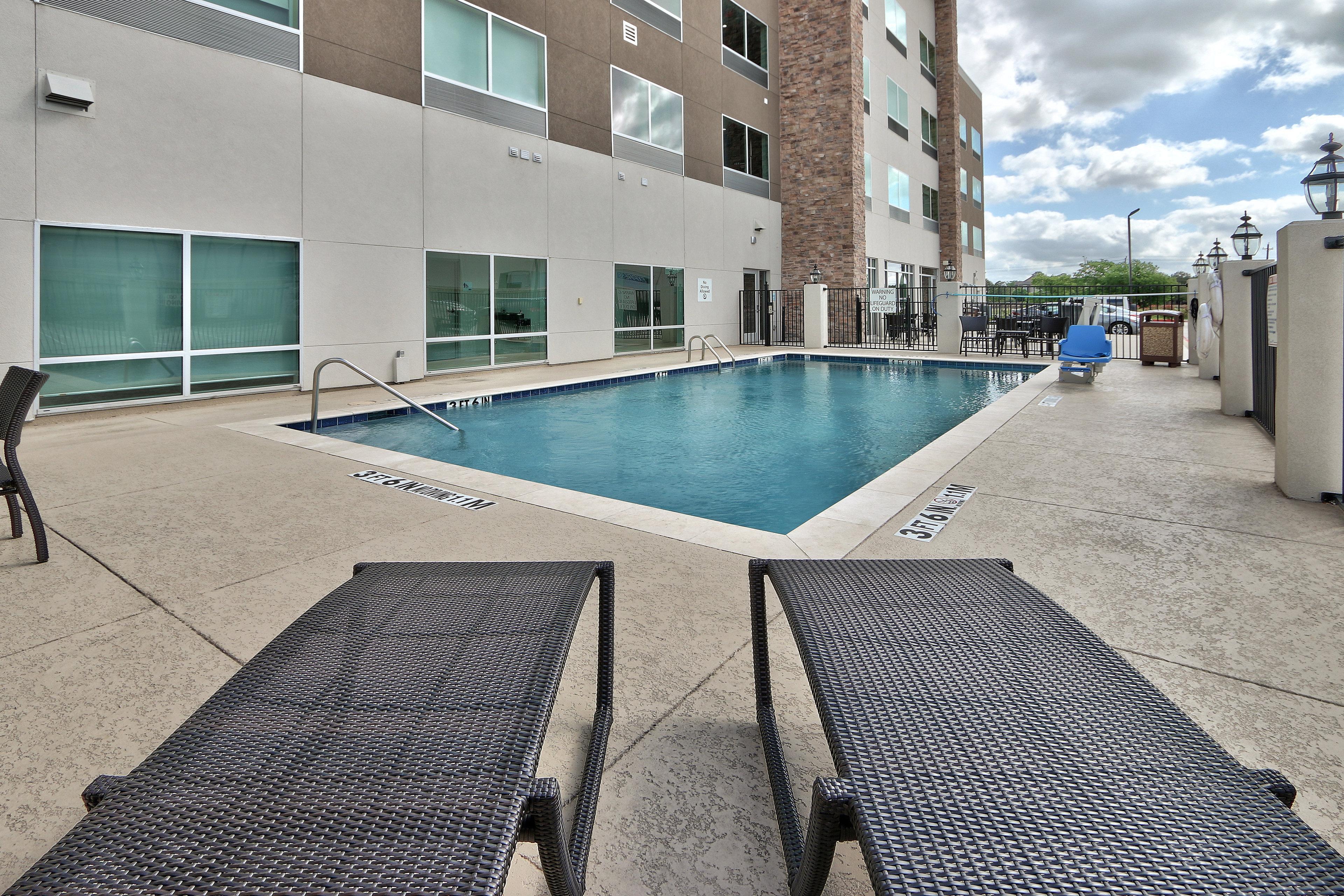 Holiday Inn Express & Suites - Houston East - Beltway 8 By Ihg Cloverleaf Extérieur photo